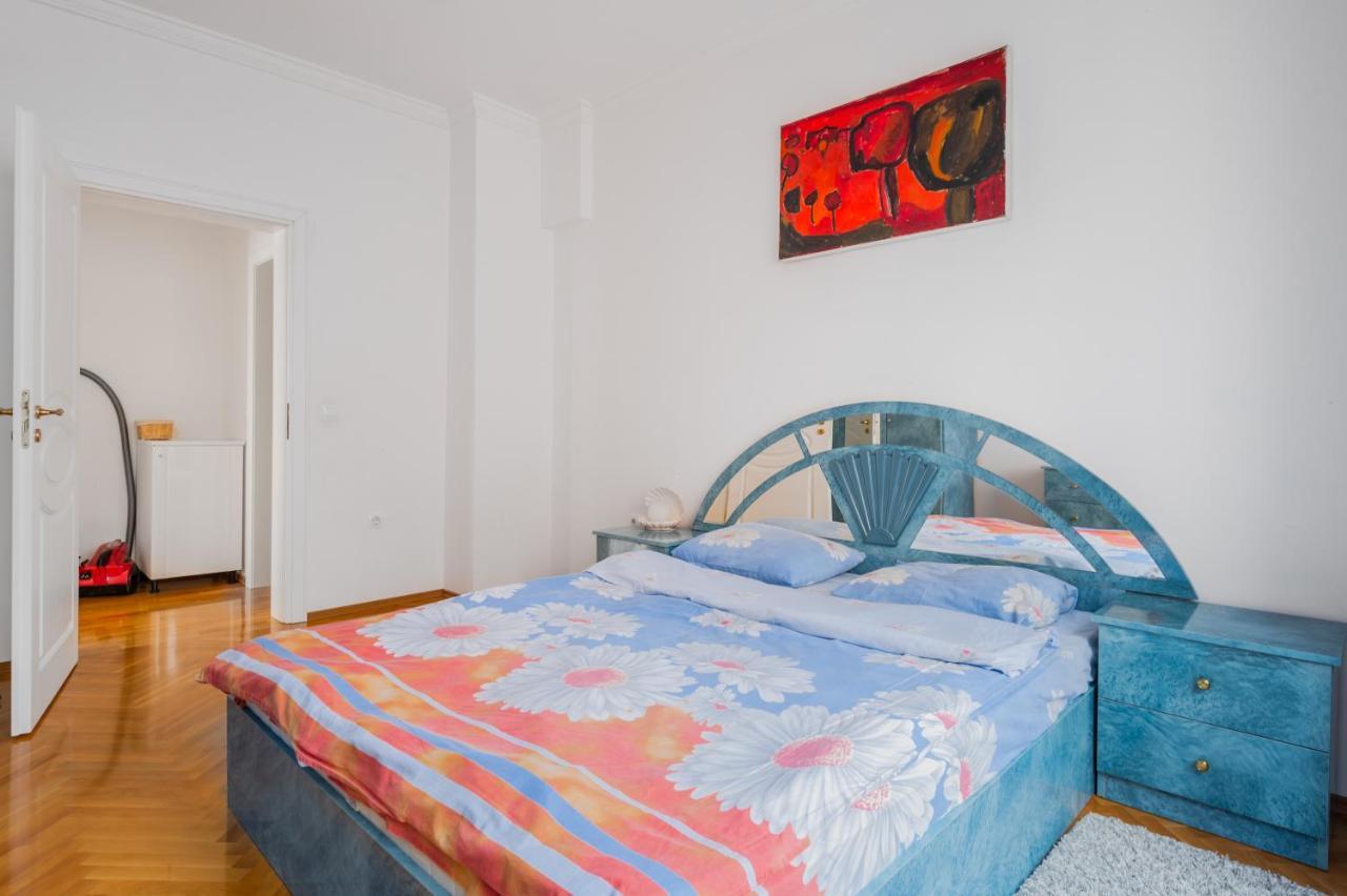 Central 2-Bd Bright Apartment In Sofia By Flat Mаnager エクステリア 写真