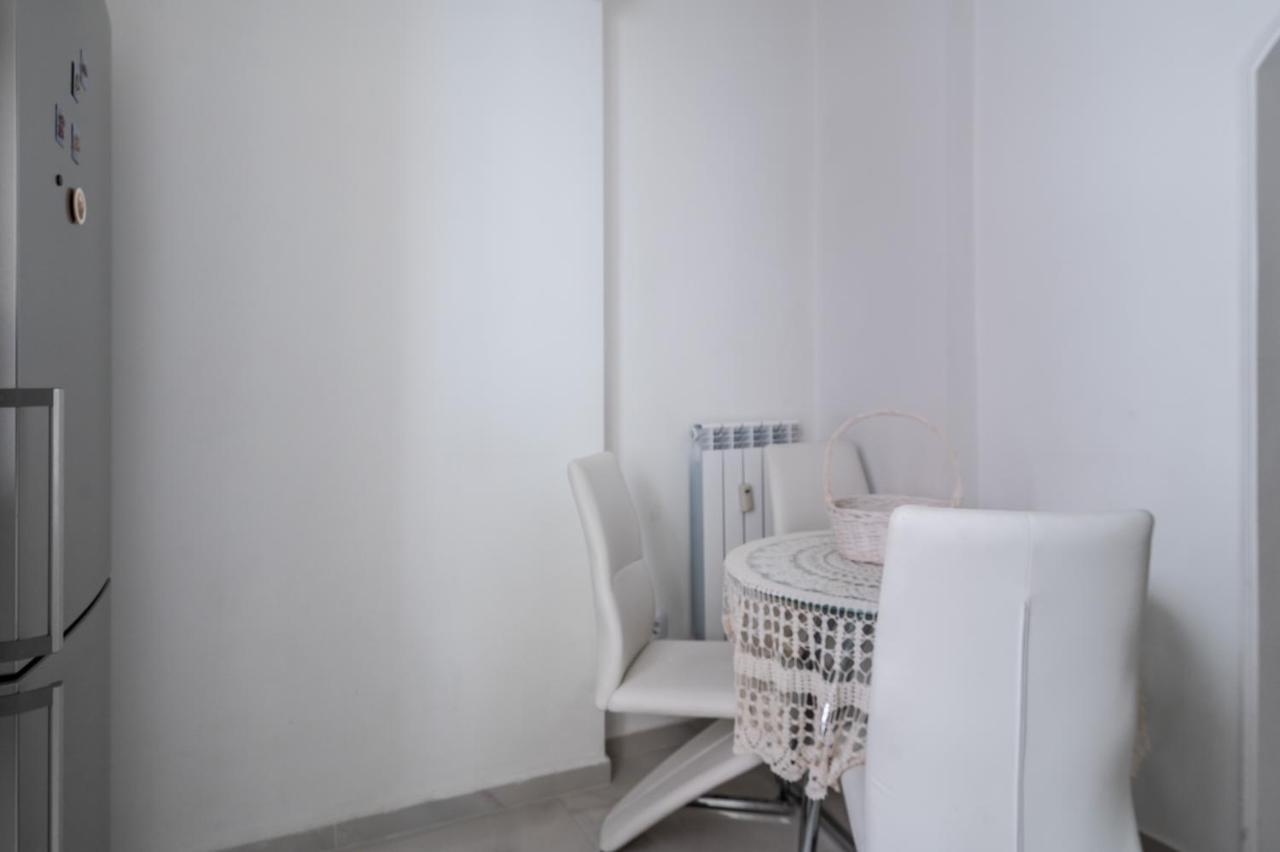 Central 2-Bd Bright Apartment In Sofia By Flat Mаnager エクステリア 写真
