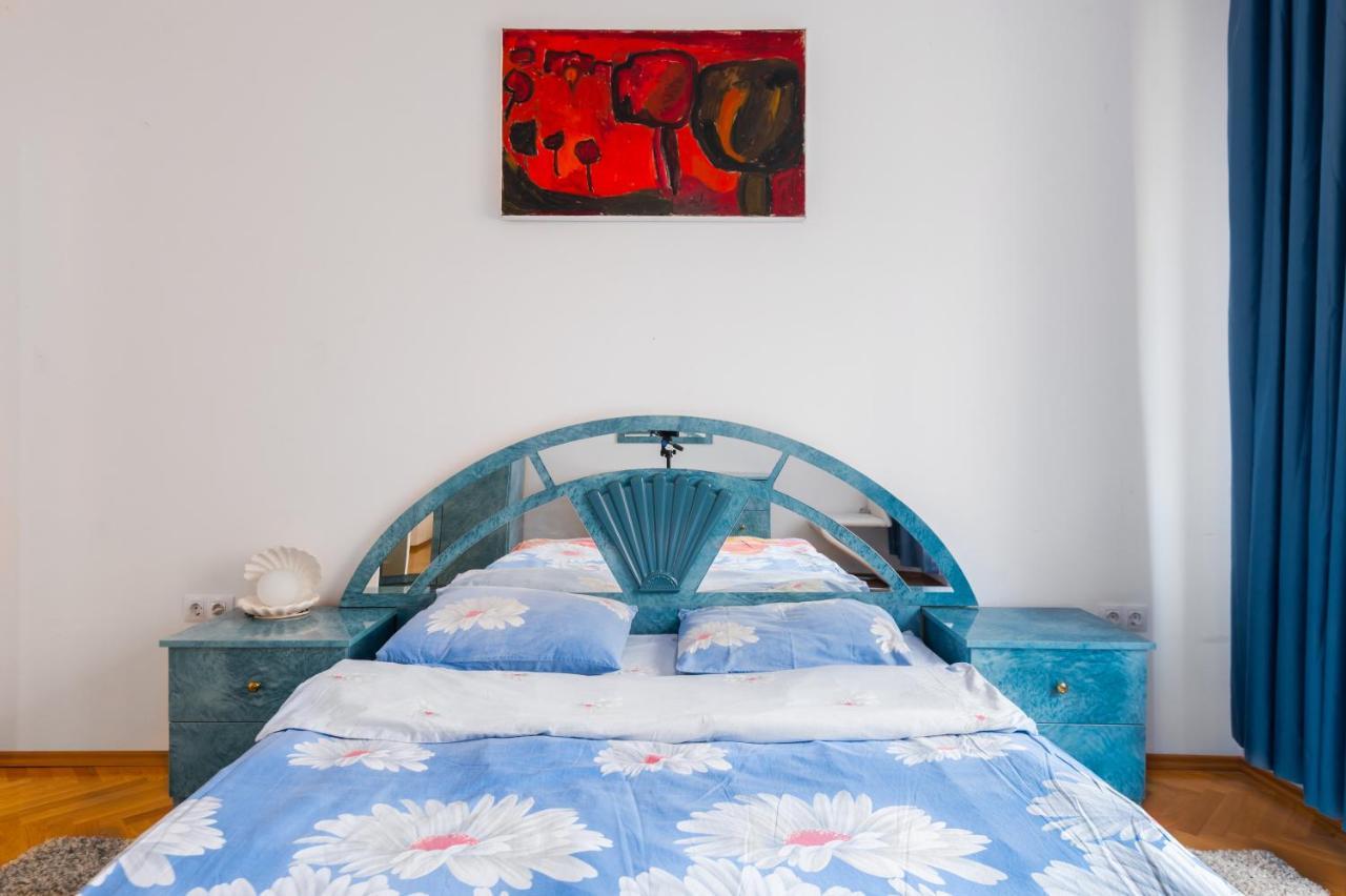 Central 2-Bd Bright Apartment In Sofia By Flat Mаnager エクステリア 写真