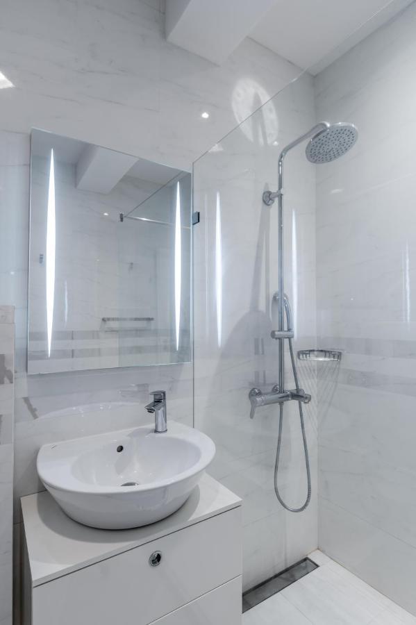 Central 2-Bd Bright Apartment In Sofia By Flat Mаnager エクステリア 写真