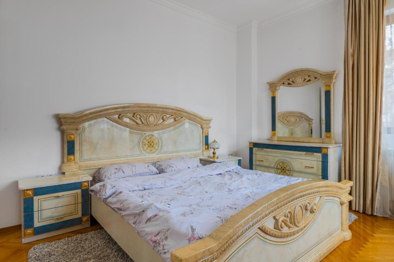 Central 2-Bd Bright Apartment In Sofia By Flat Mаnager エクステリア 写真